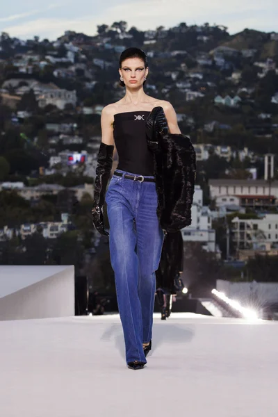 Look 10